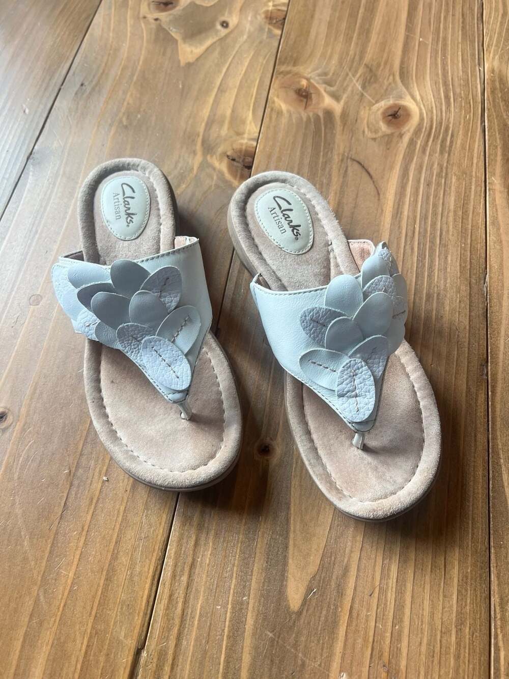 Clarks Artisan White Leather Floral Thong Wedge Sandals